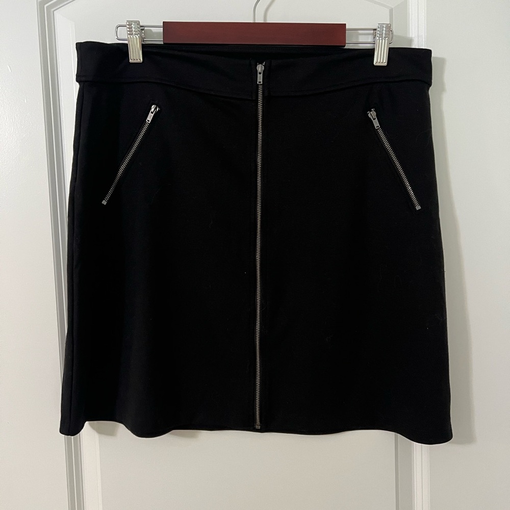 Gap black front zipper skirt